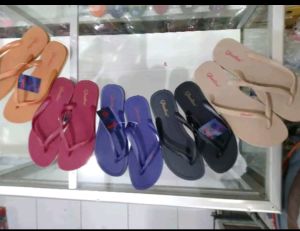 sandal model jepit glanztone untuk wanita