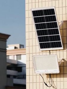 ไฟโซล่าเซลล์ 1500W สปอตไลท์ สวน กลางแสว่างอัตโนมัติ เมื่อฟ้ามืด กันน้ำ