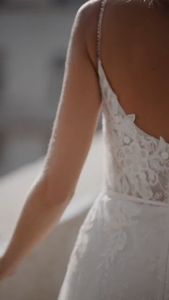 Pakaian Romantis dengan Lengan Panjang & Tanpa Lengan