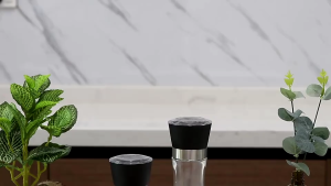 Manual Pepper Grinder Glass Bottle Spice Mill for Salt Pepper and Seasonings Kitchen Manual Grinder with Adjustable Grinding Mechanism