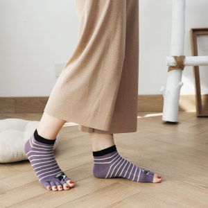 แพ็ค5คู่ถุงเท้าเปิดหัวเปิดนิ้วเท้าห้านิ้วใส่ช่วงฤดูร้อนสำหรับผู้หญิงถุงเท้าแบบสั้นลายทางผ้าฝ้ายแท้แบบบางแยกนิ้วเท้าดูดซับเหงื่อลายแมวการ์ตูน