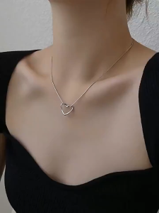 PaulWeekend S925สร้อยคอรูปหัวใจสร้อยคอรักเงินสเตอร์ลิงสร้อยคอลูกศรไขว้อารมณ์เรียบง่ายสำหรับผู้หญิง