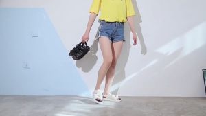 พร้อมส่งทุกเมื่อ รองเท้าแตะผู้หญิง 2022 ฤดูร้อนใหม่ทุกการแข่งขันรองเท้าส้นแบนชายหาดโรมันรองเท้าผู้หญิง