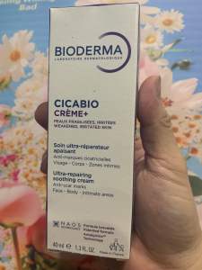 Kem Phục Hồi Bioderma Cicabio Crème+ 40ml Phục Hồi Da Sau Peel Laser Treatment ✔ Hỗ trợ phục hồi hàng rào bảo vệ da. ✔ Dưỡng ẩm giúp giảm cảm giác khô căng. ✔ Kết cấu kem mềm mịn dễ tán. ✔ Thẩm thấu nhanh không gây cảm giác nhờn rít.