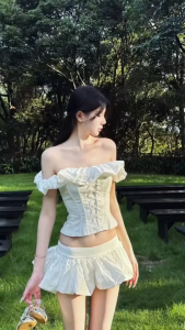 CR_ Set thiết kế đi tiệc set tiểu thư áo trễ vai bồng nhún corset phối chân váy ngắn Gió Nhăn