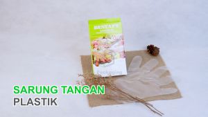 [1 BOX] Sarung Tangan Plastik Isi 100 Pcs 50 pasang Disposable Plastic Gloves Sekali Pakai Bening Polos Transparan\\n\\n Apa itu Sarung Tangan Plastik Sekali Pakai?\\n\\nSarung tangan plastik sekali pakai adalah alat pelindung yang dirancang untuk digunakan satu kali dan dibuang setelah penggunaan. Sarung tangan ini biasanya terbuat dari bahan plastik bening polos dan dapat digunakan dalam berbagai situasi, seperti keperluan kesehatan, kebersihan, dan aktivitas sehari-hari di rumah.\\n\\n Keuntungan Menggunakan Sarung Tangan Plastik Sekali Pakai\\n\\nMenggunakan sarung tangan plastik sekali pakai memiliki beberapa keuntungan, antara lain:\\n\\n- **Kebersihan**: Sarung tangan plastik sekali pakai membantu mencegah kontaminasi antara tangan Anda dan objek atau benda yang Anda pegang.\\n- **Kenyamanan**: Sarung tangan plastik sekali pakai biasanya ringan dan nyaman dipakai, sehingga tidak mengganggu aktivitas Anda.\\n- **Praktis**: Sarung tangan plastik sekali pakai mudah didapatkan dan dapat digunakan secara instan tanpa perlu mencuci atau sterilisasi.\\n\\n Bagaimana Memilih Sarung Tangan Plastik yang Tepat?\\n\\nMemilih sarung tangan plastik yang tepat sangat penting untuk memastikan bahwa Anda mendapatkan manfaat maksimal dari penggunaannya. Berikut adalah beberapa tips untuk memilih sarung tangan plastik yang tepat:\\n\\n- **Pertimbangkan bahan**: Pastikan sarung tangan plastik yang Anda pilih terbuat dari bahan berkualitas tinggi yang aman untuk digunakan.\\n- **Periksa ukuran**: Pilih ukuran sarung tangan yang sesuai dengan ukuran tangan Anda untuk kenyamanan maksimal.\\n- **Beli dalam jumlah yang cukup**: Belilah sarung tangan plastik dalam jumlah yang cukup untuk memenuhi kebutuhan Anda.\\n\\n Cara Menggunakan Sarung Tangan Plastik Sekali Pakai dengan Benar\\n\\nBerikut adalah langkah-langkah menggunakan sarung tangan plastik sekali pakai dengan benar:\\n\\n1. Cuci tangan Anda dengan sabun dan air sebelum memakai sarung tangan.\\n2. Ambil satu pasang sarung tangan dan buka bungkusnya.\\n3. Masukkan jari-jari Anda ke dalam sarung tangan dan tarik hingga ke pergelangan tangan.\\n4. Ulangi proses ini untuk tangan lainnya.\\n5. Setelah selesai menggunakan sarung tangan, lepaskan dengan hati-hati dan buang ke tempat sampah yang ditentukan.\\n\\n Tips untuk Membuang Sarung Tangan Plastik yang Aman\\n\\nBerikut adalah beberapa tips untuk membuang sarung tangan plastik yang aman:\\n\\n- **Jangan gunakan ulang**: Sarung tangan plastik sekali pakai harus dibuang setelah penggunaan dan tidak boleh digunakan kembali.\\n- **Buang dengan benar**: Buang sarung tangan plastik ke tempat sampah yang ditentukan dan pastikan tidak ada kontaminasi.\\n- **Hindari pencemaran lingkungan**: Jika memungkinkan, gunakan sarung tangan plastik yang ramah lingkungan atau dapat didaur ulang.\\n\\n Manfaat Sarung Tangan Plastik Sekali Pakai dalam Kehidupan Sehari-hari\\n\\nSarung tangan plastik sekali pakai memiliki banyak manfaat dalam kehidupan sehari-hari, antara lain:\\n\\n Sarung Tangan Plastik untuk Kesehatan dan Kebersihan\\n\\nSarung tangan plastik sekali pakai sangat berguna dalam menjaga kebersihan dan kesehatan, baik di rumah maupun di tempat kerja. Misalnya, mereka dapat digunakan untuk membersihkan rumah, memasak, atau merawat orang sakit.\\n\\n Sarung Tangan Plastik untuk Kegiatan Rumah Tangga\\n\\nSarung tangan plastik sekali pakai juga dapat digunakan untuk berbagai kegiatan rumah tangga, seperti membersihkan rumah, mencuci piring, atau mengecat dinding.\\n\\n Kesimpulan\\n\\nSarung tangan plastik sekali pakai adalah alat pelindung yang praktis dan efektif untuk digunakan dalam berbagai situasi. Dengan memilih dan menggunakan sarung tangan plastik yang tepat, Anda dapat memaksimalkan manfaatnya dan menjaga kebersihan serta kesehatan Anda. Pastikan untuk membuang sarung tangan plastik dengan benar setelah penggunaan untuk mencegah kontaminasi dan menjaga lingkungan.\n}