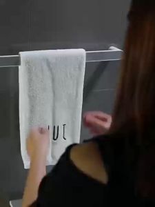 ECOCO Towel Rack: A Wall-Mounted Punch-free Organizer for Your Home