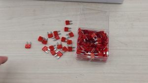 (10BIJI OR 100BIJI ) MINI TYPE PLUG IN FUSE SUITABLE FOR ALL CAR LORRY TRUCK BUS BLADE FUSE AKSESORI