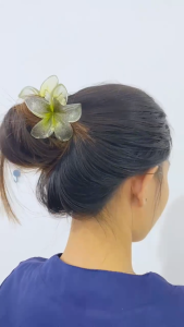 Jepit Rambut Model Bunga Kamboja Transparan Akrilik Hawaiian Plumeria Flower Hair Claw Clips Transparant 8cm Aksesoris Rambut Gaya Korea DBI