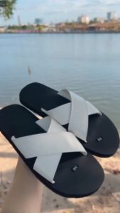 Dép lê quai chéo dành cho nam và nữ 2 màu Đen-Trắng full size từ 35-43