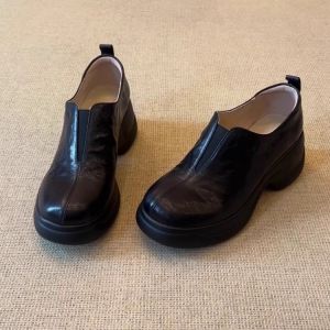 Retro Style Deep Mouth Flats Womens Casual round Toe Leather Shoes Comfortable Slip-On Rubber Outsole Anti-Slip All Season