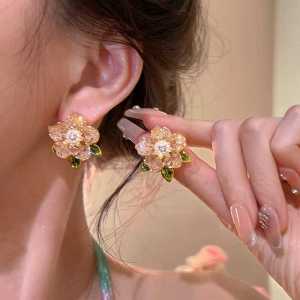 Romantic Floral Design Flowers Earrings for Women Delicate Luxury Alloy Plated Silver Gold Pendant Elegant Fashion Jewelry