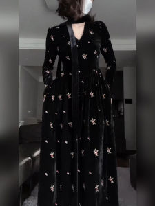 Elegant Large Size French Style Embroidered Velvet Dress Womens Spring Vintage Classy V-neck Long Dress Korean Version Casual