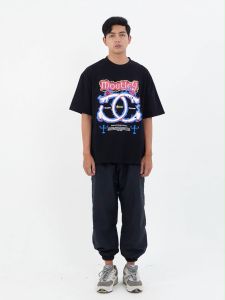Moutley Kaos Pria Lengan Pendek Oversized Fit Katun 16s Being M120125