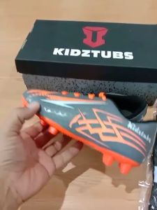 KIDZTUBS Paket Komplit Sepatu Bola & Kaos Kaki Anak
