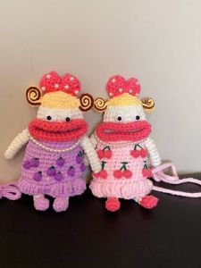 กระเป๋าใส่มือถือปากไส้กรอกกระเป๋าถักด้วยมือกระเป๋าวัสดุ DIY กระเป๋าสะพายข้างตุ๊กตาถักไหมพรมแบบน่าเกลียดสำหรับผู้หญิง