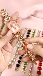 Jam Tangan Wanita Eksklusif Dengan Rantai Kristal Gelang Glamor dan Keanggunan Pilihan Mewah