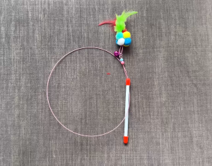 CẦN CÂU DÂY THÉP GẮN CẦU CÓ CHUÔNG CHO MÈO