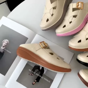 รองเท้าผู้หญิง เสริมส้น5ซม. รองเท้าแฟชั่นสไตล์เกาหลี กันลื่อน พื้นนุ่ม EVA สวมใส่สบาย ถนอมเท้าอย่างดี  แบบสวมปิดปลายเท้า