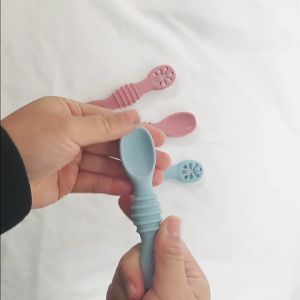 LAKOE 2pcs Sendok Training Makan Bayi Sendok Mpasi Silikon Gigitan Bayi