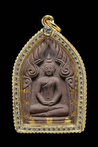 High-end version of Khun Paen amulet (with original temple box) first batch. Extremely beautiful condition clear facial features. Encased in Italian gold waterproof casing