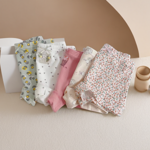 Pure Cotton Childrens Underwear Girls Flat Angle Briefs Short Pants Anti-Bacterial Soft Cotton Fabric Suitable for All Ages