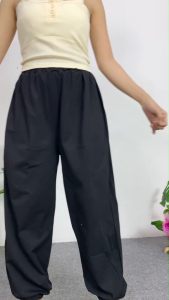 ชุดเซ็ตผู้หญิง  เสื้อสายเดี่ยวแฟชั่น + กางเกงบอลลูน