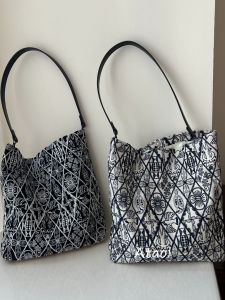 Retro Artistic Embroidered Canvas Shoulder Bag Leather Handbag New Chinese Style Crossbody Bag Women Commuting Tote Bag