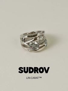 Minimalist Luxury Moissanite Gem Ring