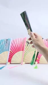 Quạt Giấy Xếp Xòe Cổ Trang Cute Quạt Cầm Tay Gập Gọn Nhiều Mẫu Mã Dễ Thương