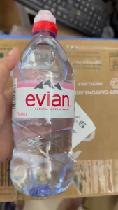 1 thùng (bao gồm 12 chai) nước khoáng thiên nhiên không gas evian chai nhựa 750ml nhập khẩu Pháp