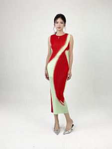 Z3078-32 One Size (45-75kg) Summer Women Round Neck Sleeveless Color Block Pencil Miyake Style Long Dress