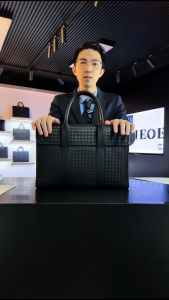 Padieoe Handmade leather handbag from top-grade cowhide luxurious and fashionable black color briefcase for business and casual wear mens briefcase for computer use.