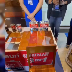 ยูรีเทน 3in1 ตรากาแลนท์ GALANT ปกป้องเนื้อไม้ในขั้นตอนเดียว ทั้งรองพื้น เคลือบ และแต่งสี(0.46ลิตร) ให้เนื้อไม้เงางาม ทนทานต่อรอยขีดข่วนและความชื้น เหมาะสำหรับงานไม้ภายในทุกประเภท ผสาน 3 คุณสมบัติเด่นเป็นหนึ่งเดียว ทั้งรองพื้นไม้ สีย้อมไม้ และยูรีเทนเคลือ