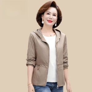 New Fashionable Short Hooded Jacket Spring Autumn Top for 50 Years Old Mom Anti-Aging Small Size Middle-Aged And Elderly Wear