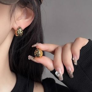 Retro Simple Design Leopard Print Earrings round Ball Ear Cuff Elegant Fashion Versatile High-End Earrings New Style Jewelry