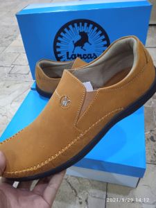 SEPATU MODEL SANTAI UNTUK PRIA DEWASA