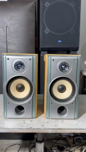 Cặp loa nghe nhạc Kenwood bãi nhật về zá 700k mua ip cho tôi