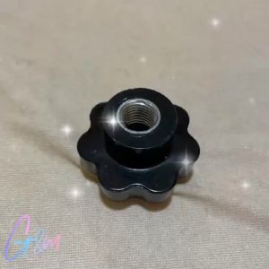 ตัวล็อค ฟ้อนการ์ด สำหรับ L4018L5018MU4902MU5702 รถไถคูโบต้า KNOBNUT (OEM:W955J-55052)