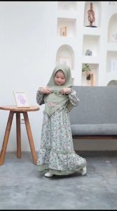 Gamis Anak Floral Satin dengan Jilbab Syari Motif Daun - Usia 4-8 Tahun