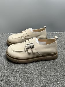 รองเท้าส้นแบนหัวมนแบบสวมสบายสไตล์อังกฤษย้อนยุคสำหรับผู้หญิงในฤดูใบไม้ผลิปี 2024 ทรงปากตื้น สวมใส่สบาย หนังนิ่ม