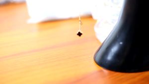 [READY STOCK] Double-sided Four-leaf grass titanium necklace 18K rose gold stainless steel pendant Black-White