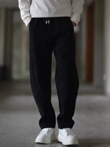 กางเกงวอร์มทรงหลวมขาตรงสำหรับผู้ชาย ฤดูหนาว 2024 กางเกงขายาวลำลองผ้าขนแกะเนื้อหนา ทรงหลวม สไตล์เรียบง่าย สวมใส่สบาย