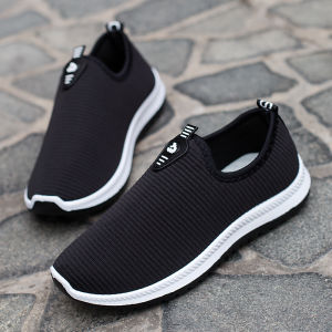 Mens Casual Step-In Sports Shoes Winter Warm Fleece Lined Beijing Style Cotton Slip-On Work Shoes Comfortable All-Day Wear