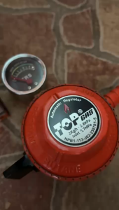 Regulator Gas Top Gas Premium Quality – Regulator LPG Tekanan Rendah Anti Bocor dengan Safety Shield Protection Made in Indonesia untuk Kompor Rumah Tangga