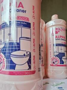 Tẩy hồng alpha chai 960ml giúp làm sạch các vết ố vàng cặn bẩn ở bồn vệ sinh hoặc nhà tắm