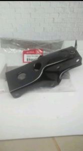 besi dudukan pangkon mesin bawah plate front engine hanger  tiger revo original honda