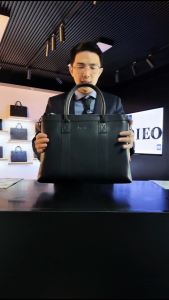 PADIEOE vegetable-tanned top-grain cowhide fashion and high-end handbag simple leather briefcase for business and luxury mens bag black color