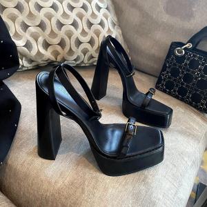 รองเท้าแตะส้นหนาสำหรับผู้หญิง ALEKAFAN ฤดูร้อนปี 2023 รองเท้าส้นสูงแบบหัวเข็มขัดแบบหนา รองเท้าแตะส้นสูงแบบสวมสบาย