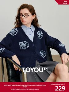 Toyouth | Retro Green Wool Flower Embroidery V-Neck Short Knitted Cardigan